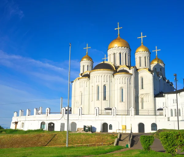 夏には、ロシアのウラジミールで聖母被昇天大聖堂 — ストック写真