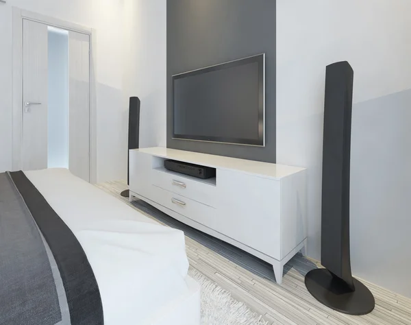 TV y altavoces de música en dormitorio de luz moderna . — Foto de Stock