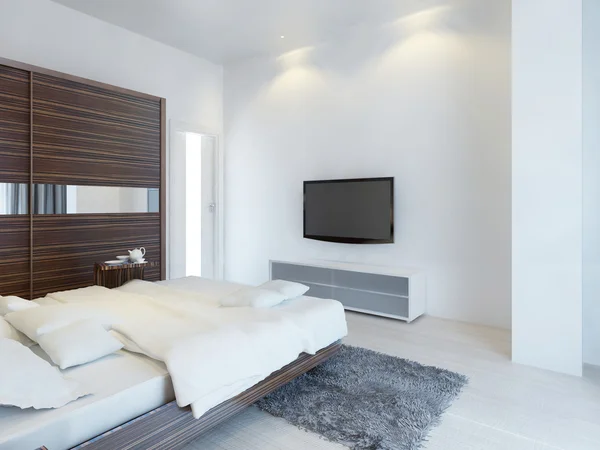 Camera da letto con TV e console multimediale . — Foto Stock