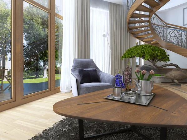 A ideia de design Mesa de café de madeira baixa com decoração e flor — Fotografia de Stock