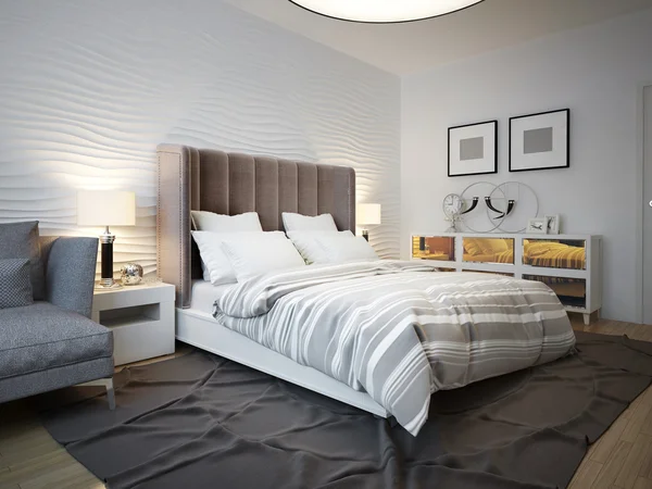 Вид на дизайнерське ліжко в сучасній спальні — стокове фото