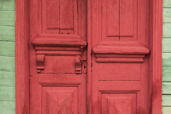 Porta Dianteira Madeira Vermelha Velha — Fotografia de Stock