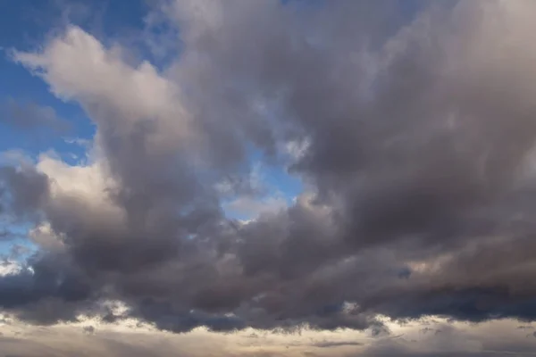Langit Biru Balik Badai Awan Cumulus Besar — Stok Foto