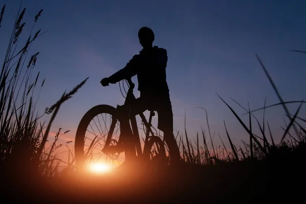 Silhouette Cyclist Sunset Sky Sun Sunlight Copy Space — Stock Photo, Image