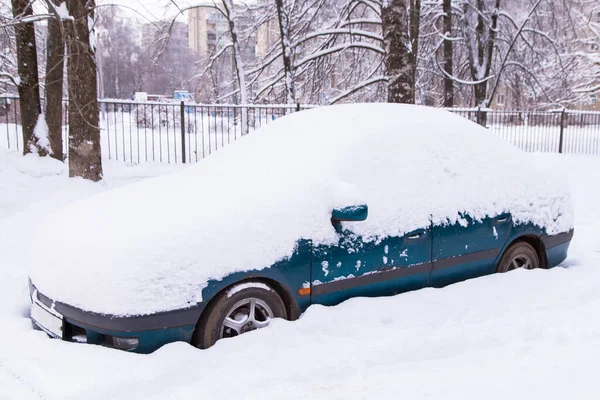 Blue Car Snow Snowbank Snowfall Blizzard — Stock Photo, Image