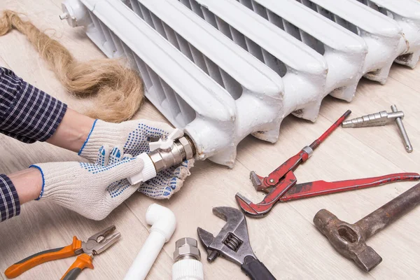 Plumber Hands Repairing Valve Radiator Tools — Stock Photo, Image