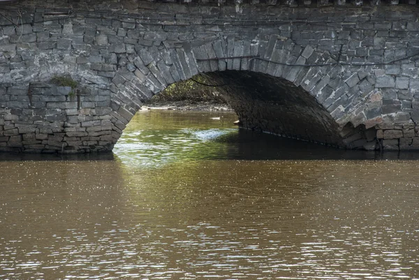 Stary Most na rzece — Zdjęcie stockowe