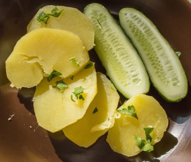 Patates ve salatalık