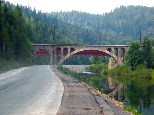 The highway in mountains — Stock Photo, Image