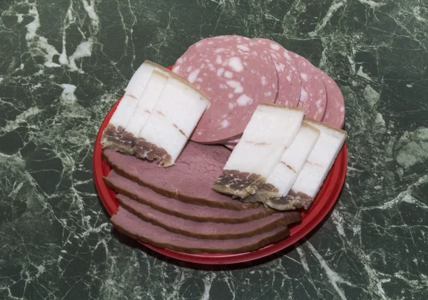 Carne, salchichas cocidas y grasa de cerdo salada —  Fotos de Stock