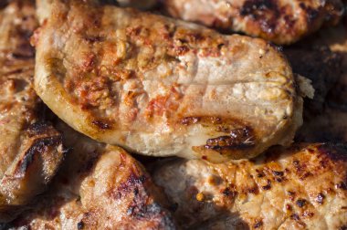 bir tabak üzerinde et