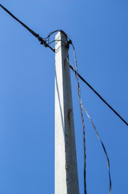 Bir sütun için bir güç kaynağı kablosu