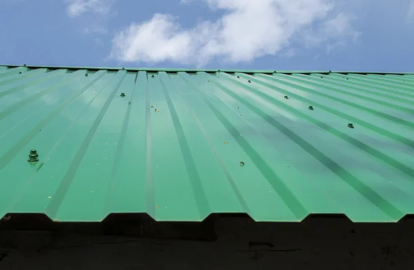 Bir metal çatı — Stok fotoğraf