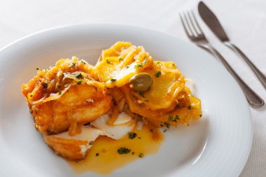 fırında balık ve patates. 