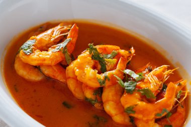 domates soslu fırında karides