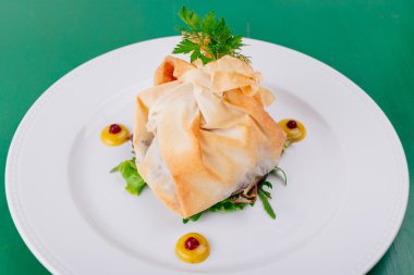 Biftek salatası / ıspanaklı, taze mantarlı ve balzamik soslu.