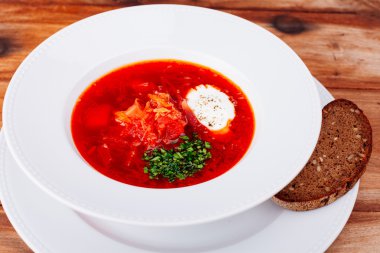 Biftek salatası / ıspanaklı, taze mantarlı ve balzamik soslu.