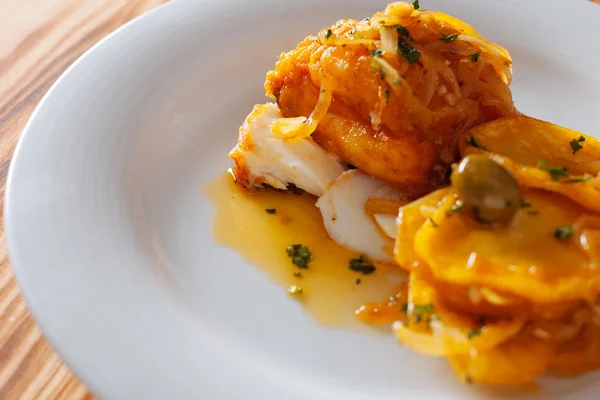 fırında balık ve patates. 