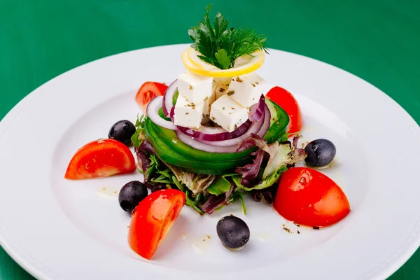 Taze salata / marul, domates, soğan, biber, zeytin, peynir 