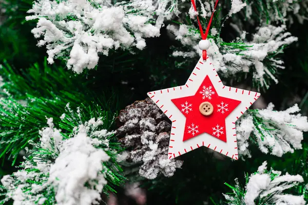 Noel ağacında oyuncak