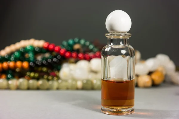 Bottiglie e perline di vetro — Foto Stock