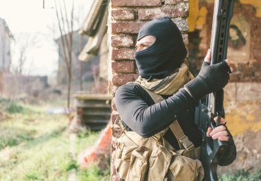 Askeri düşman arazi üzerinde mücadele. kavram harp ve te hakkında
