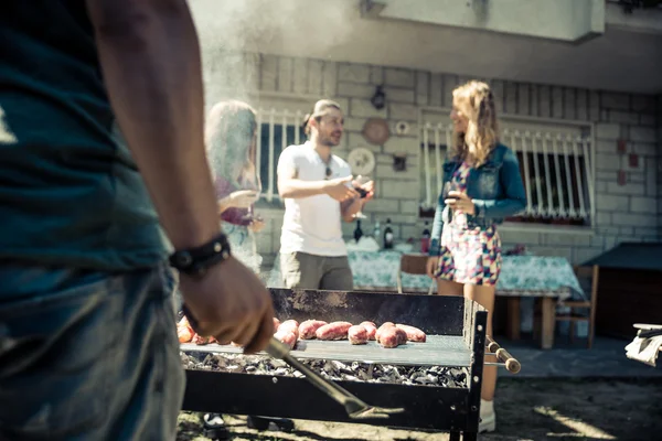 Ev bahçe Barbekü partisi