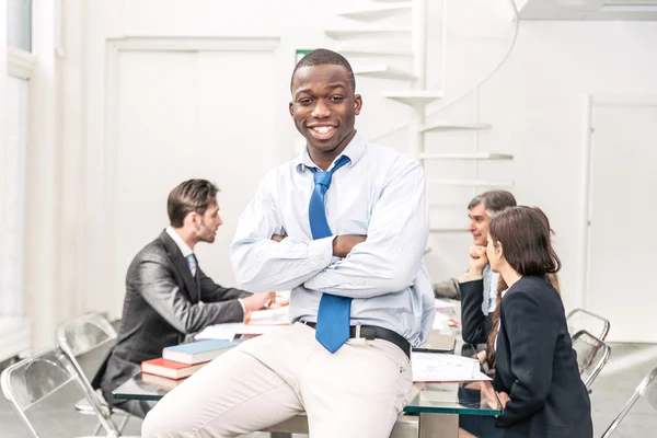 Retrato de hombre de negocios afroamericano — Foto de Stock