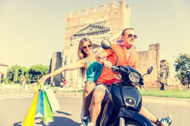 scooter üzerinde çift