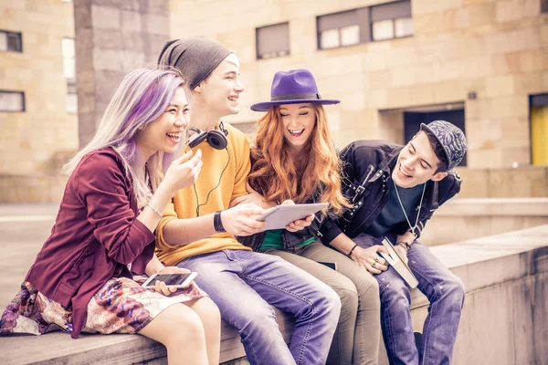 Friends laughing outdoors — Stock Photo, Image