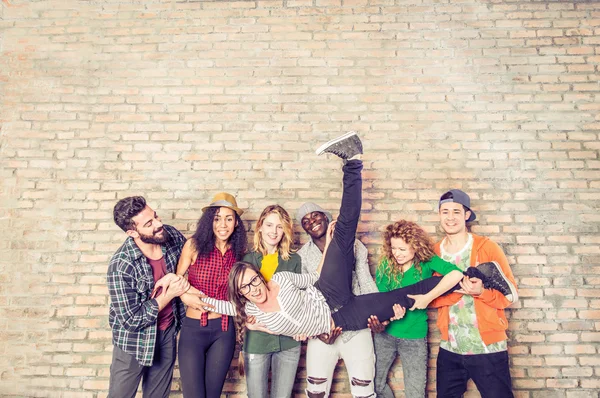 Grupo multirracial de amigos — Foto de Stock