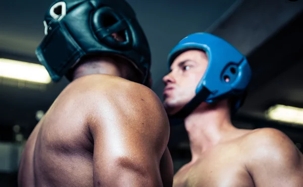 Dois boxers prontos para lutar — Fotografia de Stock