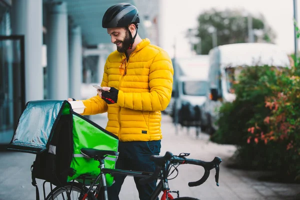 Jinete Reparto Comida Bicicleta Imagen Hombre Mediana Edad Trabajando Centro — Foto de Stock