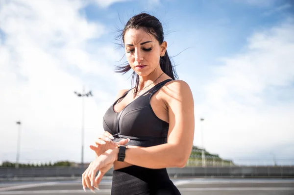 Treinamento Corredora Urbana Feminina Centro Cidade Mulher Bonita Fazendo Esporte — Fotografia de Stock