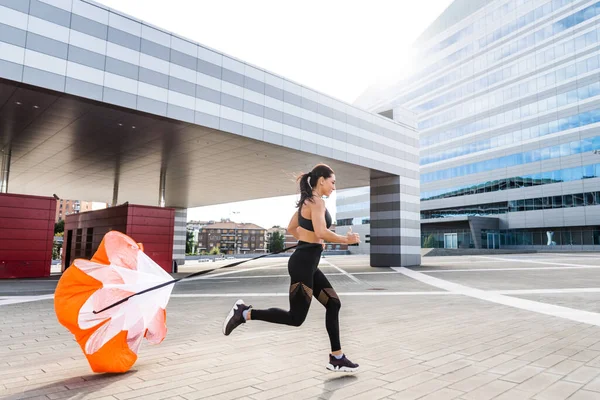 Menina Esportiva Com Treinamento Corporal Adequado Fora Mulher Bonita Fazendo — Fotografia de Stock