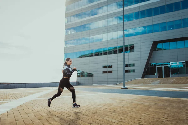 Sportief Meisje Met Fitte Lichaamstraining Buiten Mooie Vrouw Die Sportieve — Stockfoto