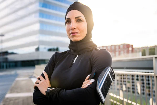 Menina Esportiva Muçulmana Com Treinamento Corporal Adequado Fora Mulher Bonita — Fotografia de Stock