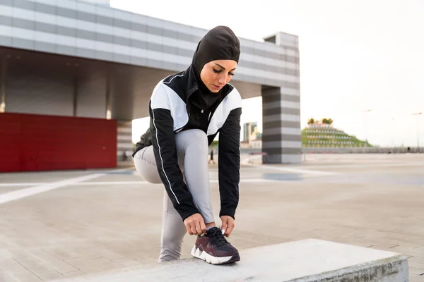 Fille Sportive Musulmane Avec Entraînement Corps Forme Extérieur Belle Femme — Photo