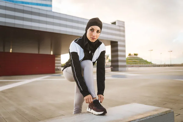 Muslim Sportive Girl Fit Body Training Beautiful Woman Hijab Doing — Stock Photo, Image