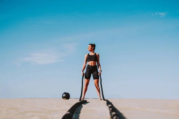 Functionele Training Workout Het Strand Fitte Sportieve Vrouw Die Buiten — Stockfoto