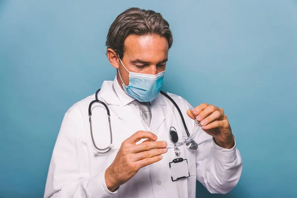 Doctor Wearing Protection Suit Face Mask Fighting Covid Corona Virus — Stock Photo, Image