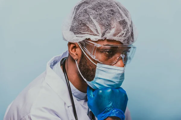 Médico Vestindo Terno Proteção Máscara Facial Para Combater Covid Vírus — Fotografia de Stock