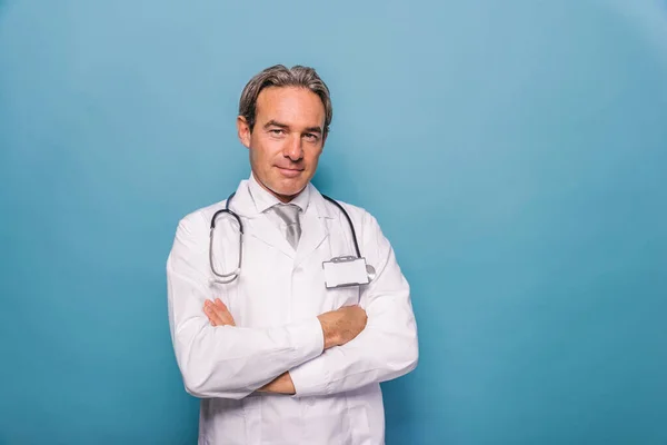 Retrato Médico Bonito Sobre Fundo Azul Conceitos Sobre Cuidados Saúde — Fotografia de Stock