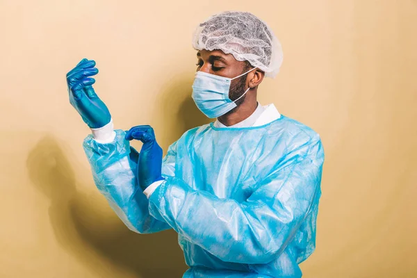 Doctor Purtând Costum Protecție Mască Față Pentru Combaterea Covid Virusul — Fotografie, imagine de stoc