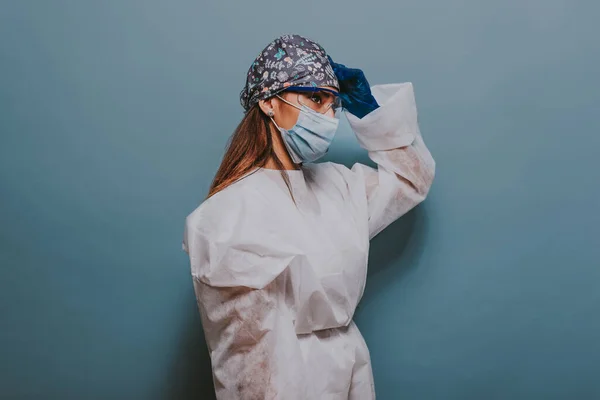 Doctor Purtând Costum Protecție Mască Față Pentru Combaterea Covid Virusul — Fotografie, imagine de stoc