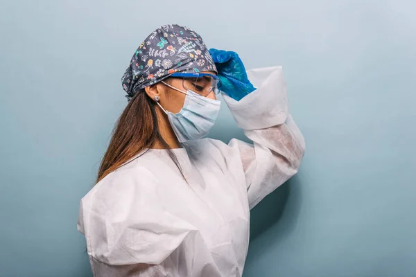 Medico Indossando Tuta Protettiva Maschera Facciale Combattere Covid Virus Corona — Foto Stock