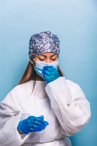 Médico Vestindo Terno Proteção Máscara Facial Para Combater Covid Vírus — Fotografia de Stock