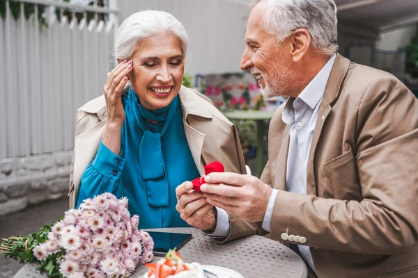 Schönes Senioren Dating Freien Älteres Paar Feiert Heiratsantrag Konzepte Über — Stockfoto