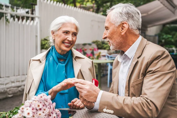 Schönes Senioren Dating Freien Älteres Paar Feiert Heiratsantrag Konzepte Über — Stockfoto