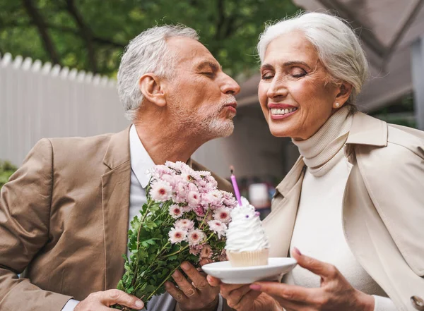 Piękna Para Seniorów Świeżym Powietrzu Portret Dojrzałej Pary Pojęcia Podeszłym — Zdjęcie stockowe